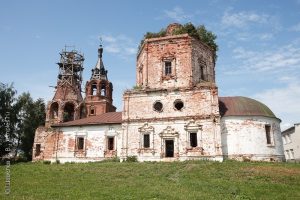 Фото 3. Григорово. Казанская церковь, возведенная к 1700 году на месте деревянной, где служил отец писателя